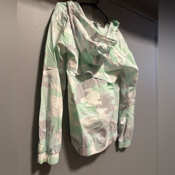 New Balance - Half Zip Pastel Camouflage Windbreaker (Size S) - Picture 11 of 12